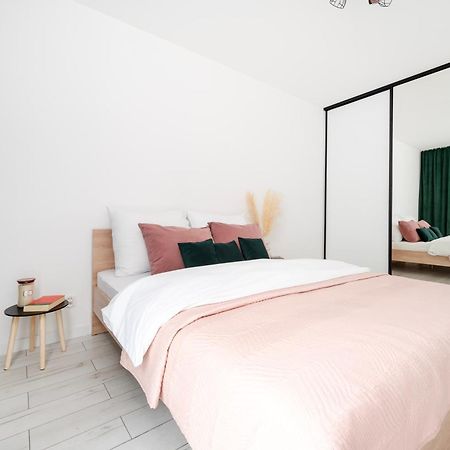 Manufaktura Residence - Apartamenty Industrial Z Parkingiem I Dwoma Lazienkami Lodž Exteriér fotografie