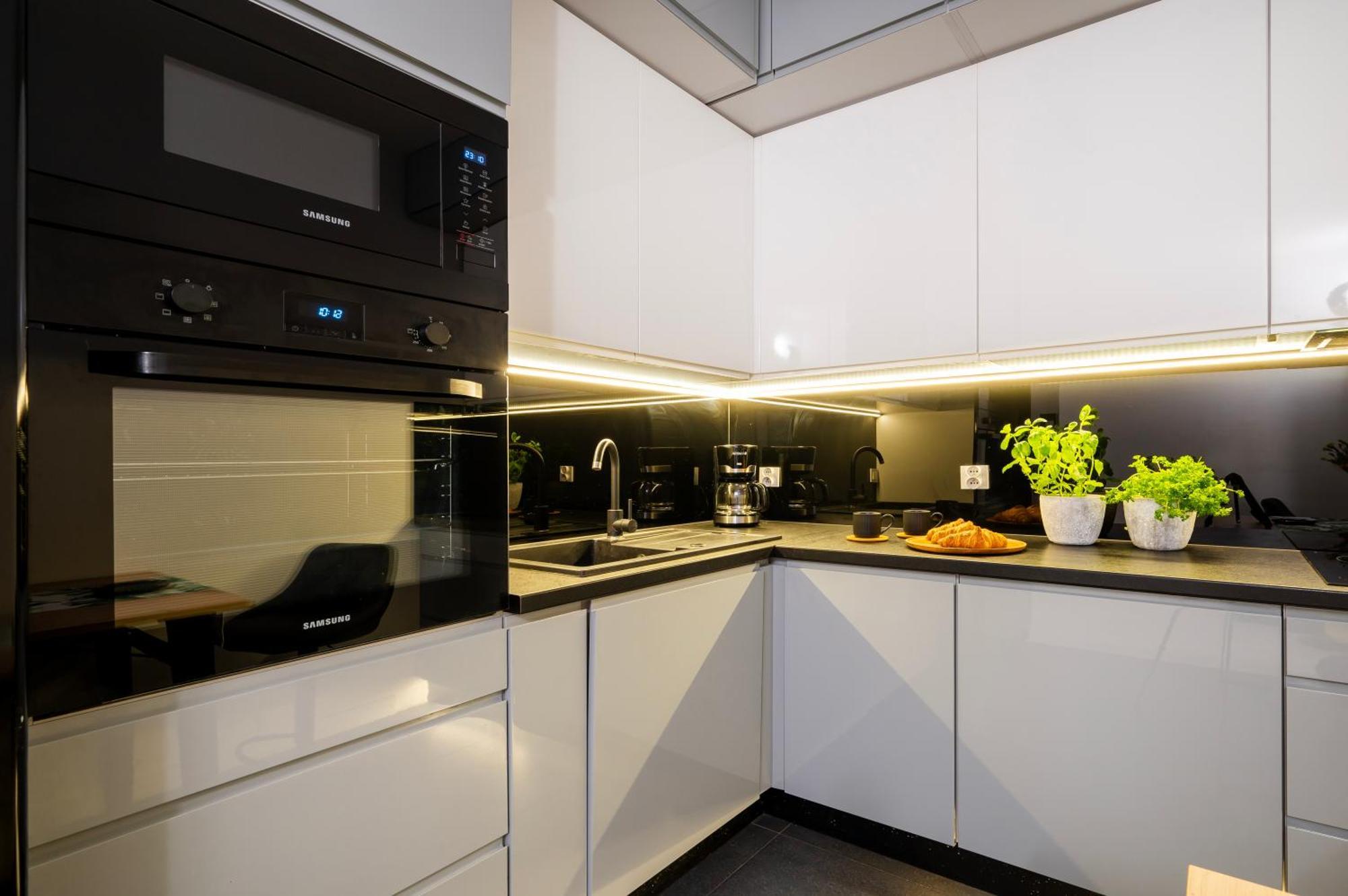 Manufaktura Residence - Apartamenty Industrial Z Parkingiem I Dwoma Lazienkami Lodž Exteriér fotografie